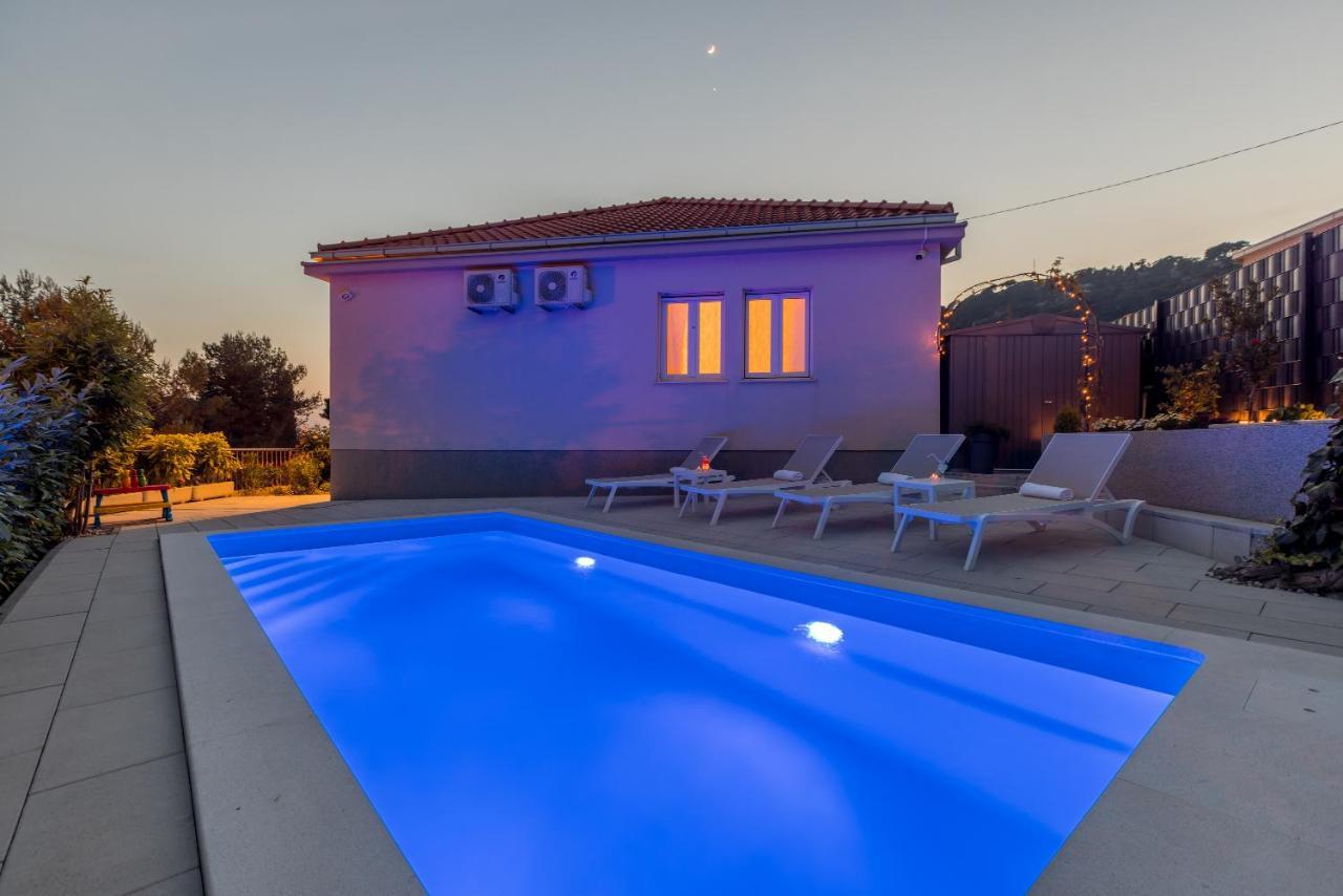 Villa Katess With Heated Pool Сплит Екстериор снимка
