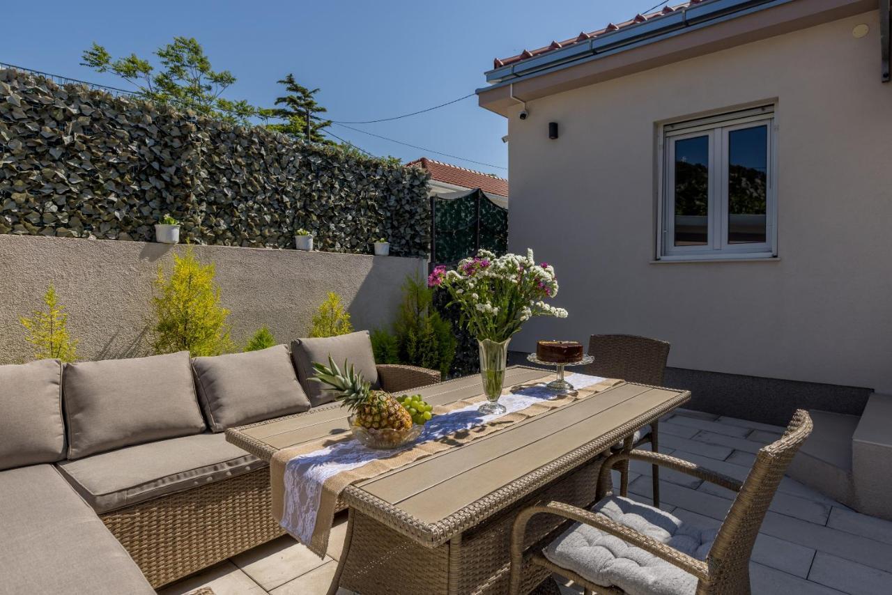 Villa Katess With Heated Pool Сплит Екстериор снимка