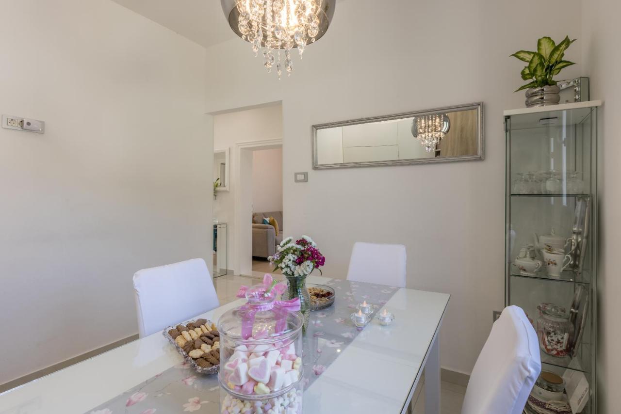 Villa Katess With Heated Pool Сплит Екстериор снимка