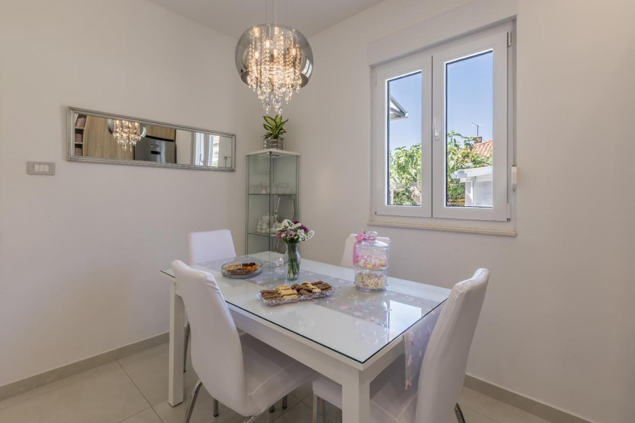 Villa Katess With Heated Pool Сплит Екстериор снимка