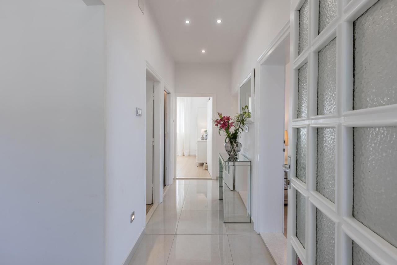 Villa Katess With Heated Pool Сплит Екстериор снимка