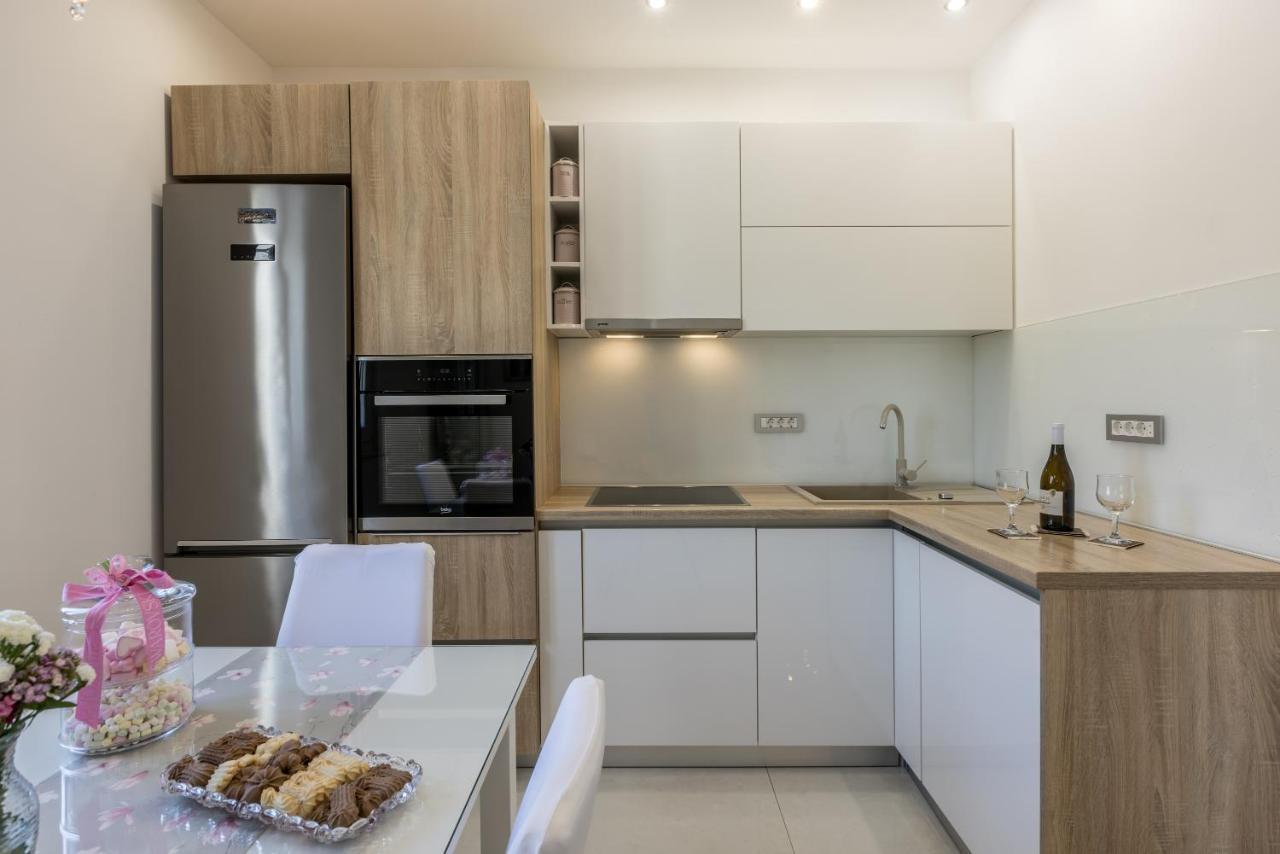 Villa Katess With Heated Pool Сплит Екстериор снимка